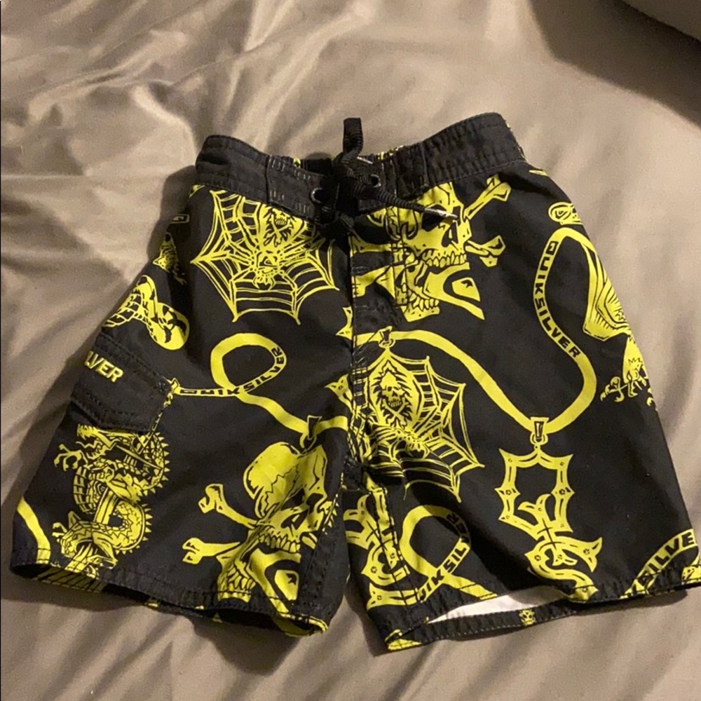 Quiksilver Skull Boys Boardshorts Sz 18m